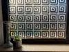 Folie geam autoadezivă Pascal, Folina, sablare cu model geometric negru, 100 cm lăţime