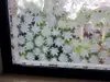 Folie geam autoadezivă, fundal transparent cu frunze albe, Folina, 152 cm lăţime
