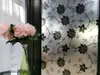 Folie geam autoadezivă Dora, Folina, sablare cu imprimeu floral negru, lățime 100 cm