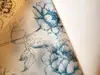 Folie geam autoadezivă Petra, Folina, imprimeu floral, albastru, lățime 100 cm