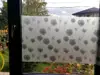 Folie geam autoadezivă Păpădie neagră, Folina, model floral, 90 cm lăţime
