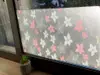 Folie geam autoadezivă Lola, Folina, imprimeu floral, multicolor, lățime 90 cm