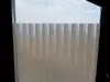 Folie geam autoadezivă Jaluzele, Folina, sablare cu dungi verticale albe, 90 cm lăţime