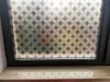 Folie geam autoadezivă Abela, Folina, sablare cu model geometric gri, 100 cm lăţime