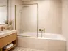 Folie geam autoadezivă pentru cabină duș – efect sticlă canelată embosată, 75x200 cm