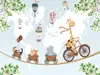 Fototapet copii girafă pe bicicletă și animale în vagoane – design animat și vesel, fundal harta lumii, vlies cu dimensiuni personalizabile