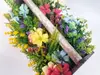 Flori artificiale colorate, Folina, aranjament în lădiţă din lemn