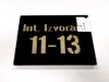 Plăcuţă 3D cu număr și/sau adresă casă, din plexi negru și auriu, cu text personalizat