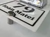Plăcuță adresă personalizată cu lampă LED, 2 distanțiere incluse – 15x23 cm