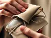 Lavetă Premium Suede Clear pentru curățare ochelari, ecrane și suprafețe din sticlă - set din două bucăți