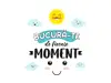 Sticker cu mesaj 'Bucură-te de fiecare moment', decorațiune pentru școli și grădinițe sau camera copiilor, 100x100 cm, racletă de aplicare inclusă