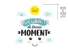 Sticker cu mesaj 'Bucură-te de fiecare moment', decorațiune pentru școli și grădinițe sau camera copiilor, 100x100 cm, racletă de aplicare inclusă