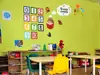 Sticker educativ Invățăm să numărăm, numere în pătrate, decorațiune pentru școli și grădinițe, planșă de100x65 cm, racletă inclusă