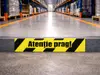 Sticker antiderapant podea „Atenție la prag” 100×30 cm – autocolant avertizare și marcaj podea
