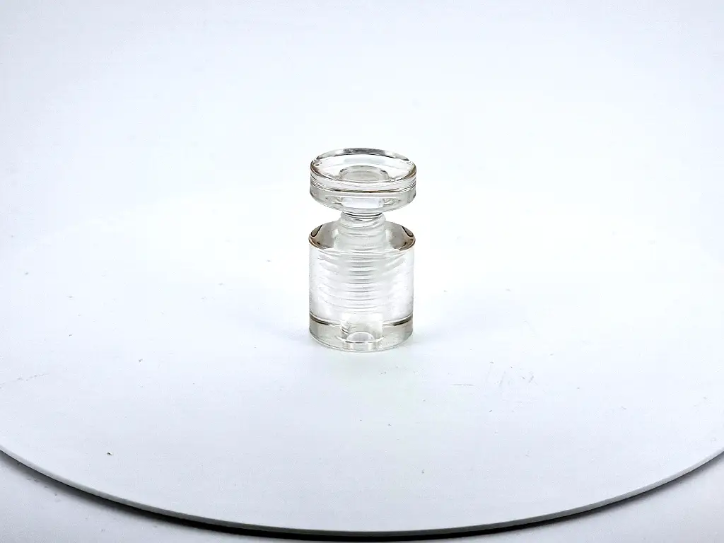 Distanțiere de semnalistică din plastic transparent 20x20mm – montare discretă și sigură