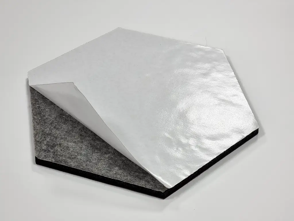 Set de Hexagoane din Pâslă Adezivă pentru Perete – Decor Modern și Versatil