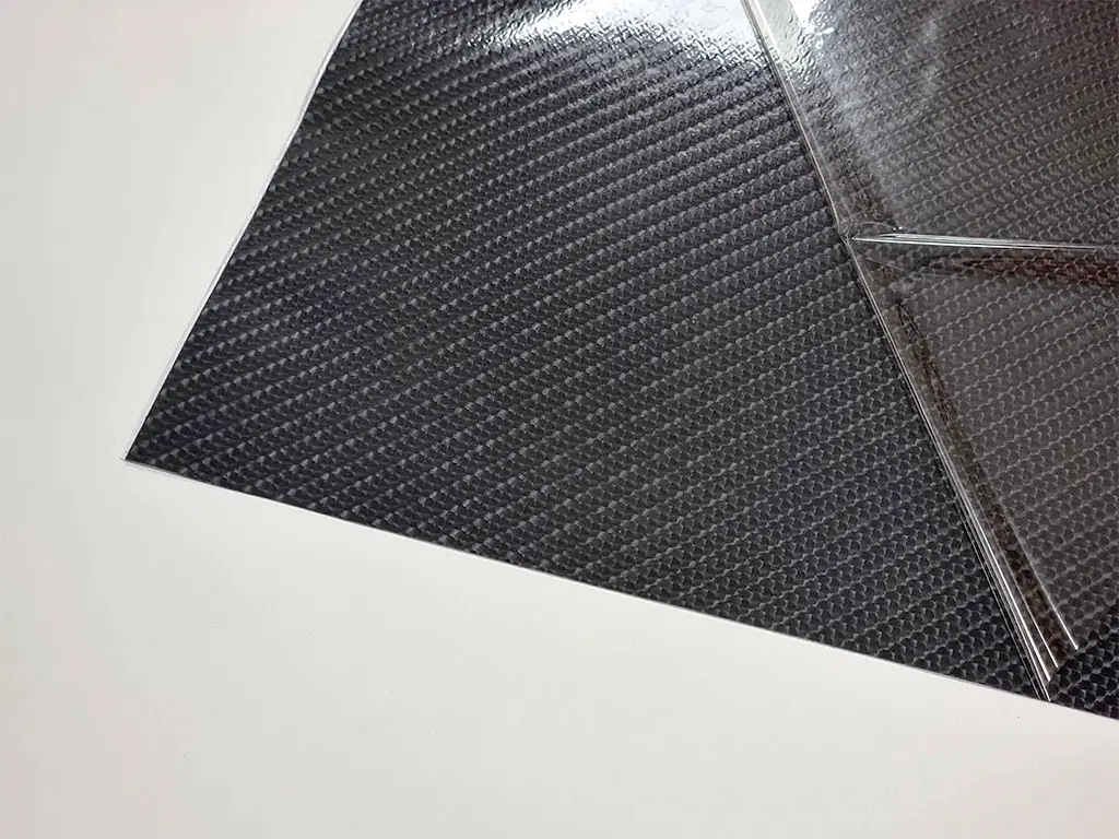 Folie carbon 5D gri lucios, material bubblefree, rolă de 152x200 cm