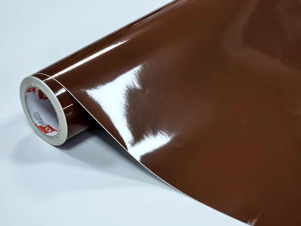 Autocolant maro lucios Oracal Economy Cal, 641G800 Nougat Brown, 100 cm lățime