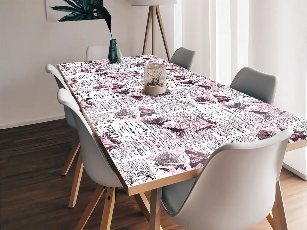 Autocolant blat masă, model ziar cu flori roz, 100 x 100 cm, racletă inclusă