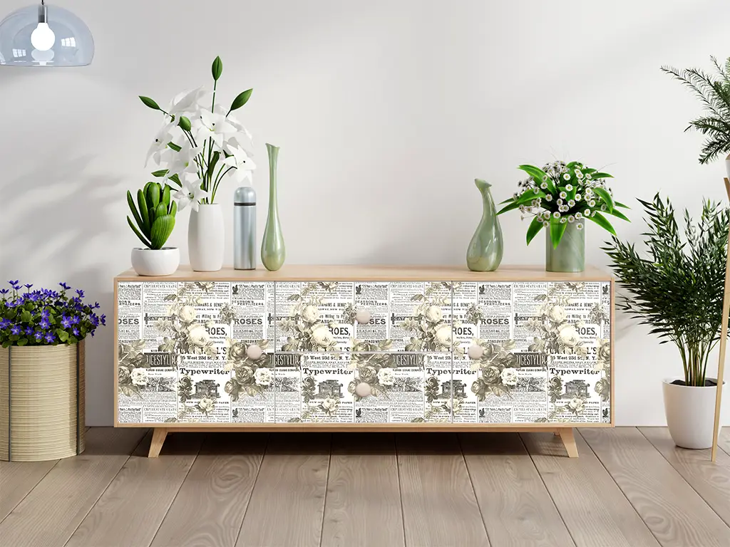 Autocolant mobilă decorativ, model ziar cu flori albe, 100 cm lățime