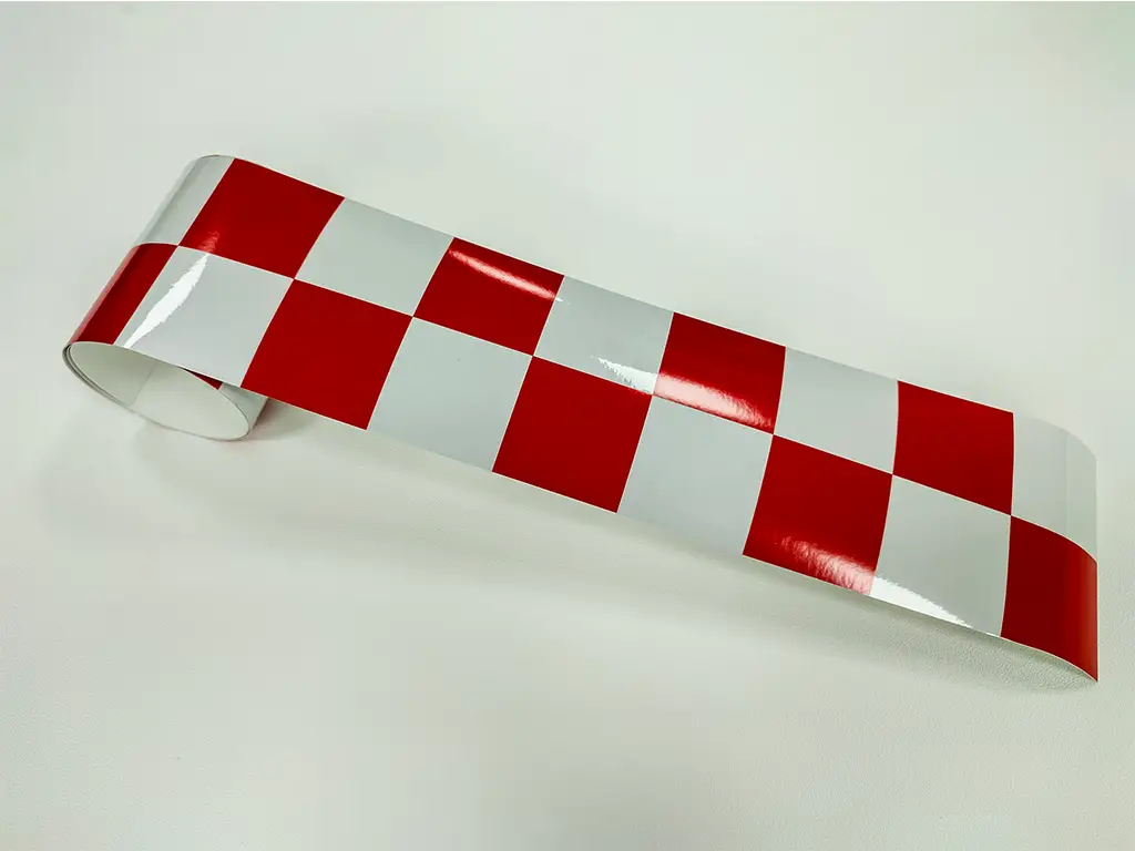Bandă reflectorizantă cu pătrate roşii - 10x115 cm