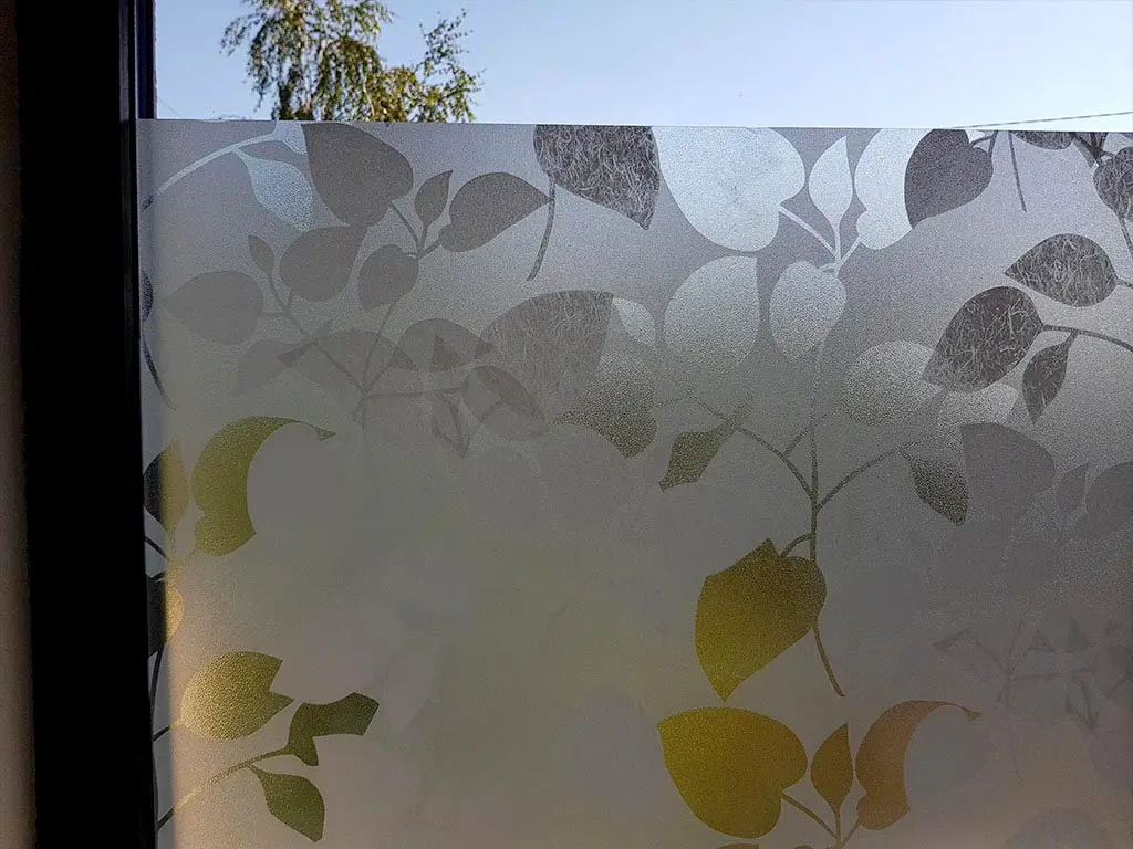 Folie geam electrostatică Amena, d-c-fix, sablare cu imprimeu frunze translucide, rolă de 45 cm x 5 metri