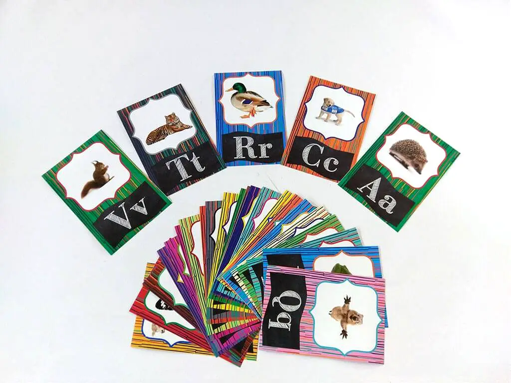Sticker Învăţăm alfabetul cu animale, planșă mare, racletă de aplicare inclusă