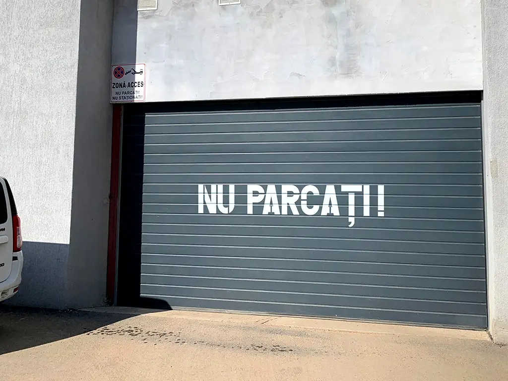 Șablon semnalizare Nu Parcați, pentru parcări, căi de acces, rampe și intrări, dimensiune 26x100cm