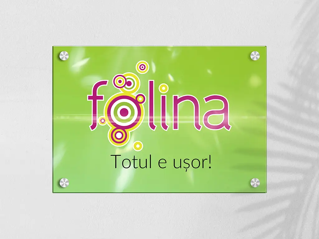 Plăcuță indicatoare personalizată cu nume sau logo, distanțiere incluse