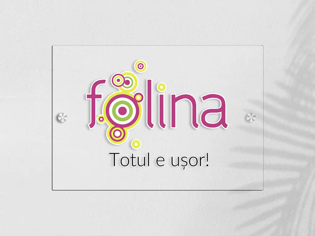 Plăcuță indicatoare personalizată cu nume sau logo, distanțiere incluse