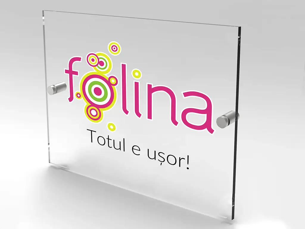 Plăcuță indicatoare personalizată cu nume sau logo, distanțiere incluse