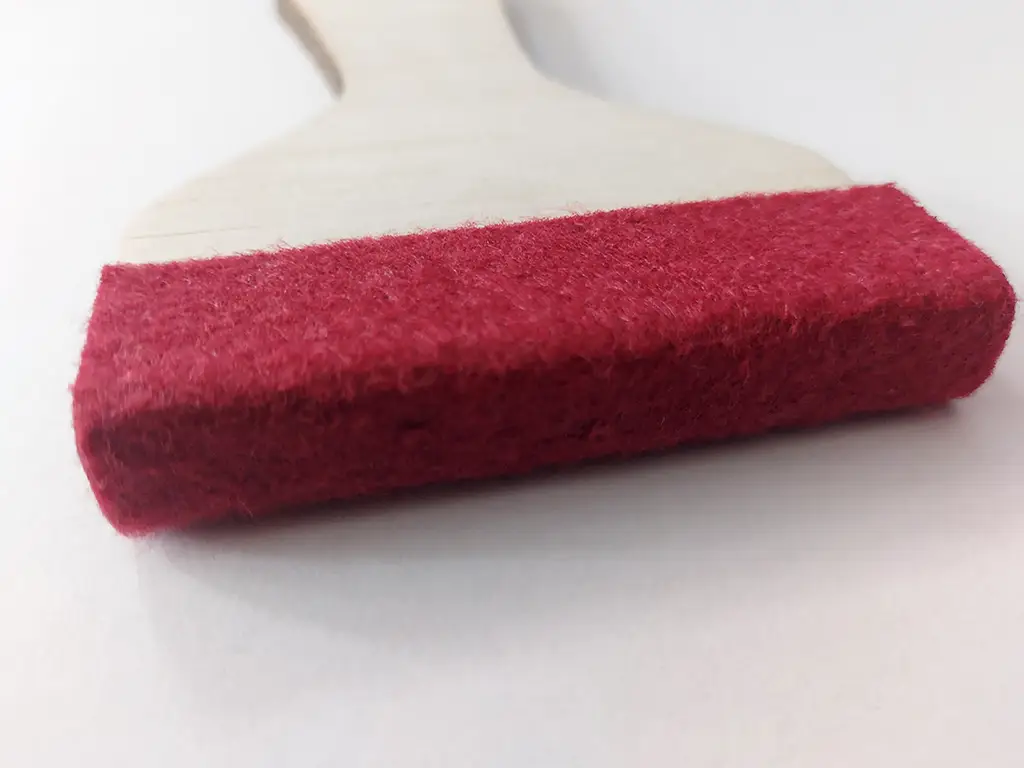 Racletă profesională din lemn cu mâner, cap din pâslă și gaură pentru agățat, 7x14 cm  