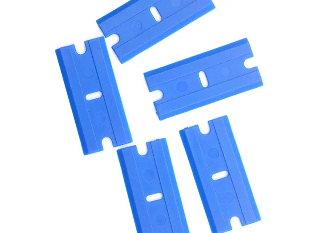 Set format din răzuitor și 11 lame din plastic pentru răzuirea diverselor suprafețe