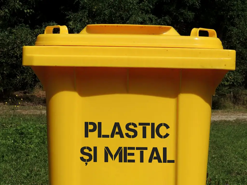 Șablon reutilizabil cu mesajul Plastic și metal pentru colectarea selectivă a deșeurilor pentru containere, tomberoane și pubele, dimensiune la comandă