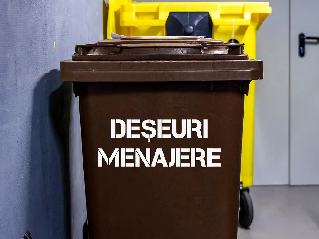Șablon reutilizabil cu mesajul Deșeuri menajere pentru colectarea selectivă a deșeurilor pentru containere, tomberoane și pubele, dimensiune la comandă