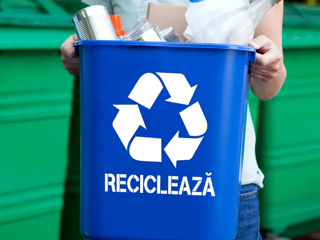 Șablon reutilizabil cu simbolul și mesajul Reciclează pentru colectarea selectivă a deșeurilor pentru containere, tomberoane și pubele, dimensiune la comandă