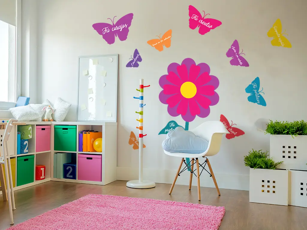 Sticker floare și fluturi cu mesaje, Folina, decor multicolor, 150 cm înălţime, racletă de aplicare inclusă