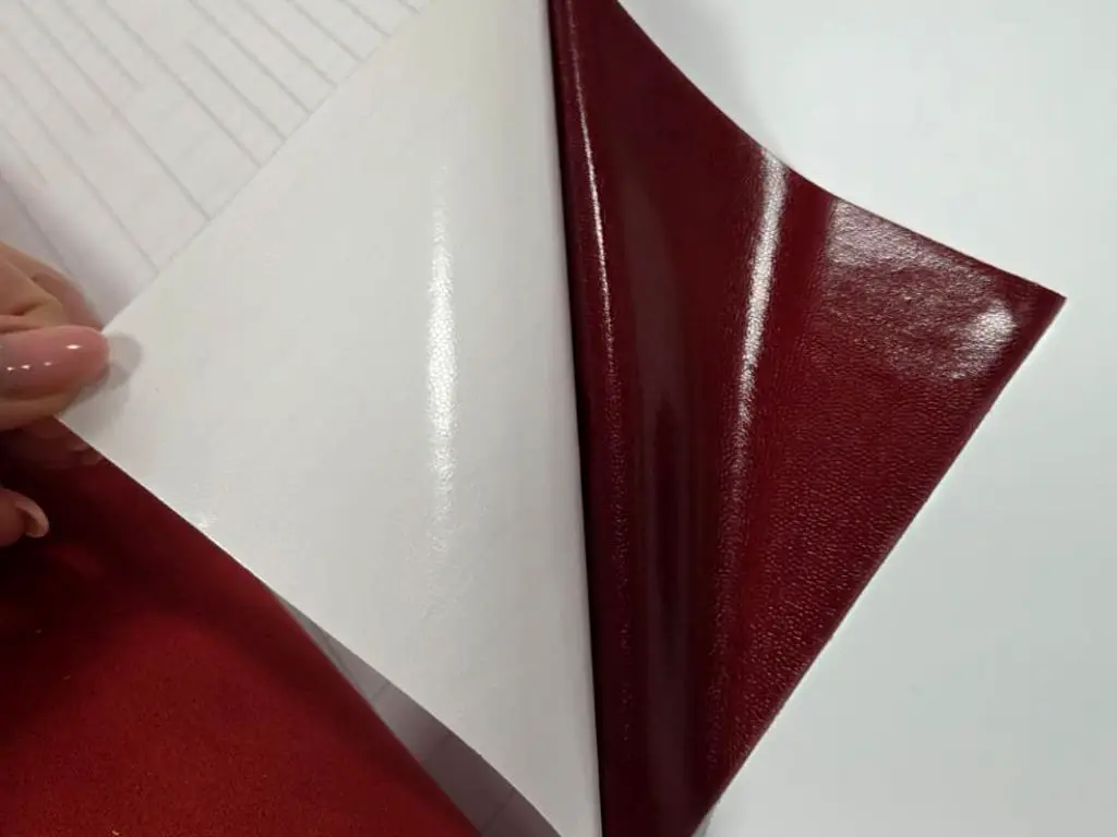 Material autoadeziv imitație piele întoarsă roșu teracotă (Suedette), lățime 152 cm, se vinde la metru liniar