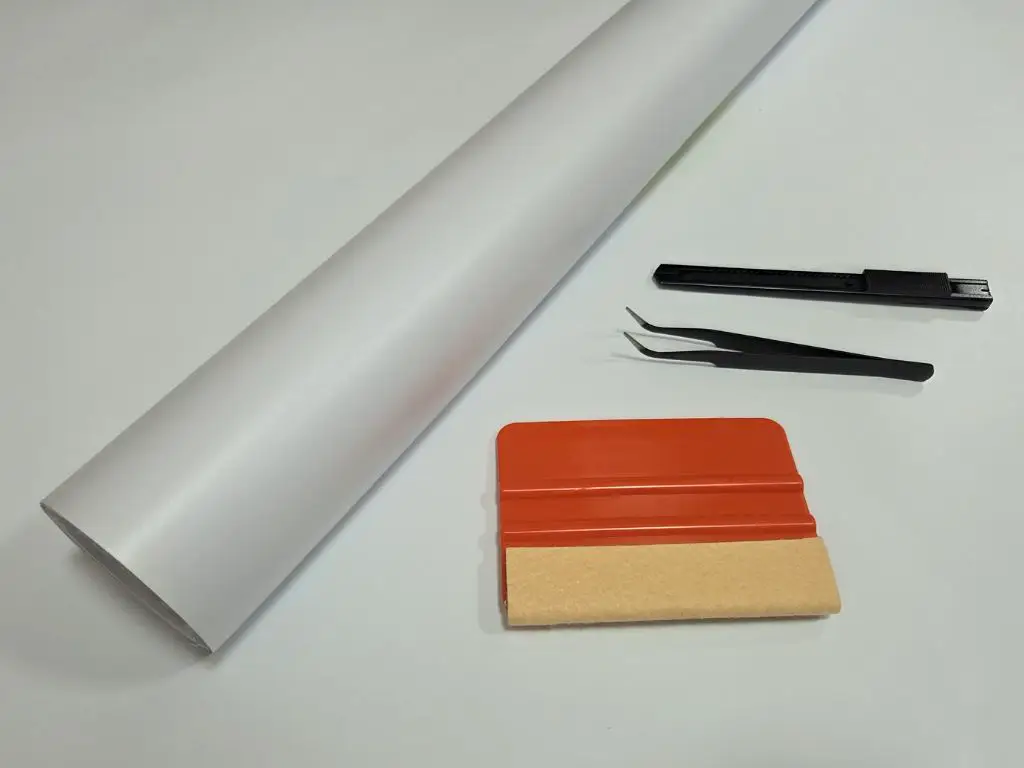Set autocolant alb mat 30x500 cm + racletă, cutter, pensetă – pentru cutter plotter, realizare stickere, proiecte DIY crafting și handmade