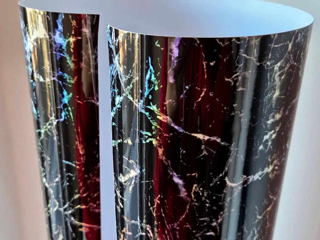 Autocolant marmură neagră cu efect holografic, Magic Marble - 75x250 cm