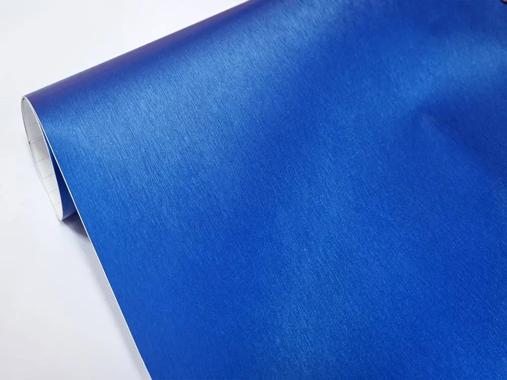Autocolant albastru cu efect metalic Brushed, folie autoadezivă bubblefree, rolă de 75x100 cm