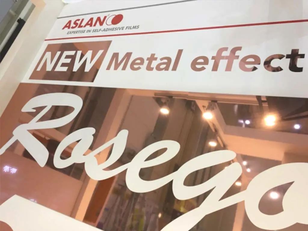 Autocolant cu efect metalic Rose Gold, Aslan, cu aspect lucios, lăţime de 125 cm