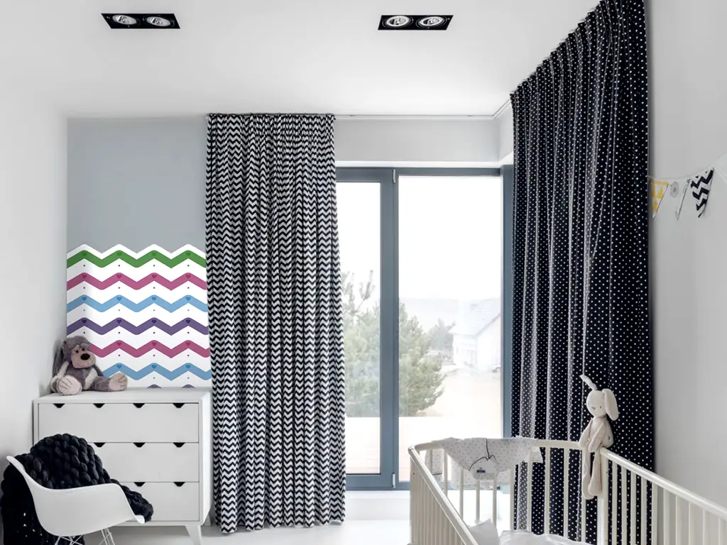 Autocolant de perete multicolor pentru camera copiilor, Folina, model în zig-zag, rolă de 50x130 cm