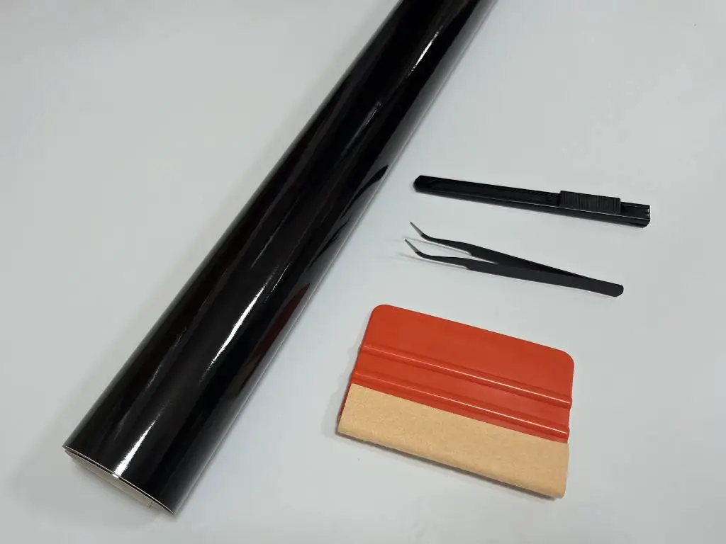 Set autocolant negru lucios 30x500 cm + racletă, cutter, pensetă – pentru cutter plotter, realizare stickere, proiecte DIY crafting și handmade