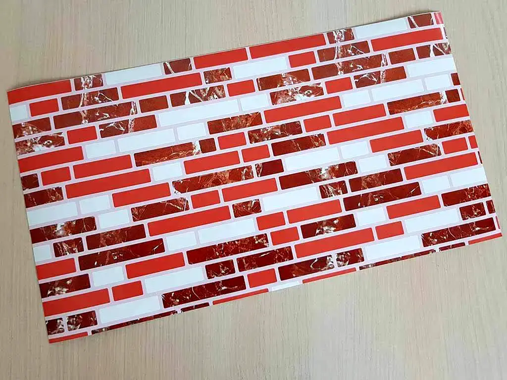 Autocolant perete baie și bucatărie, imitaţie mozaic roșu, rezistent la apă şi căldură, rolă de 67x200 cm