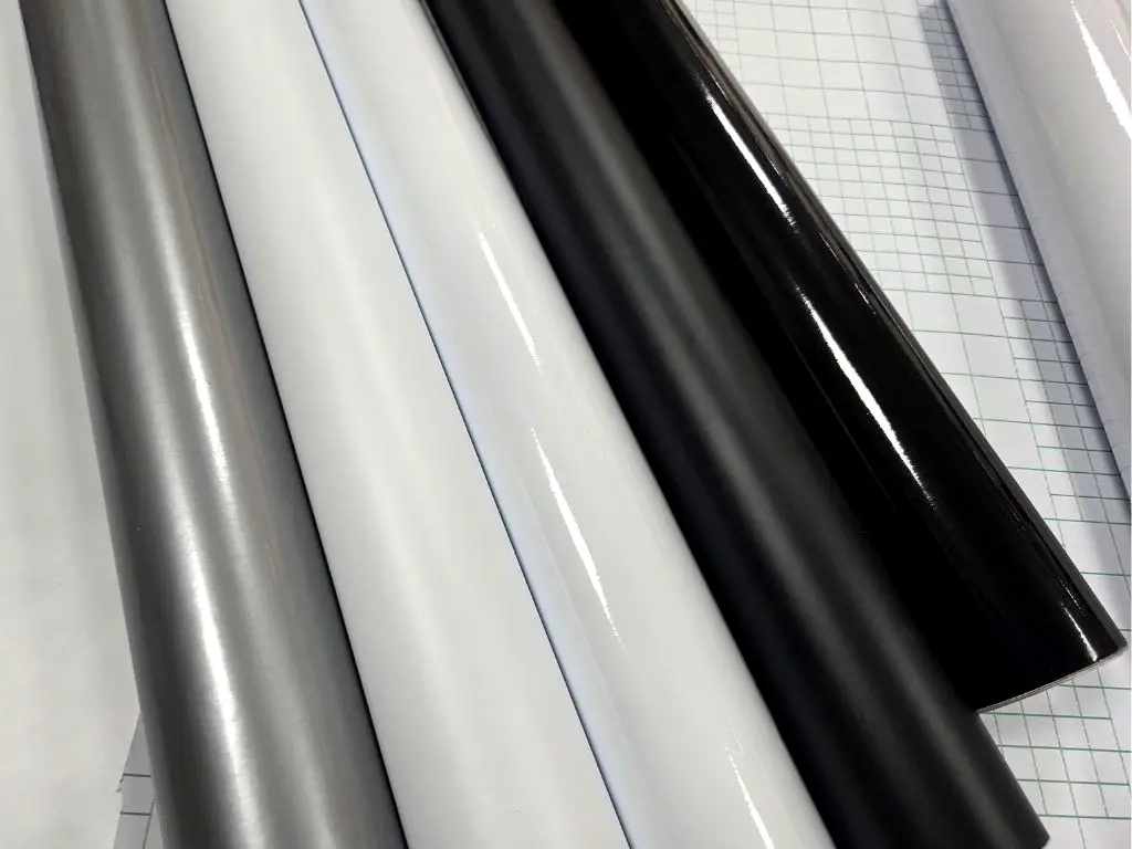 Kit realizare stickere auto – 5 role autocolant 30x100 cm + folie transfer 30x200 cm + racletă + cutter + 4 instrumente decolantare