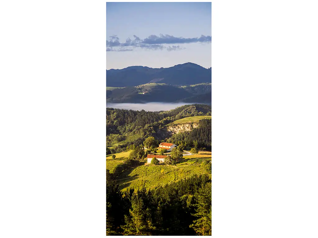 Autocolant uşă Peisaj montan, Folina, model multicolor, dimensiune autocolant 92x205 cm
