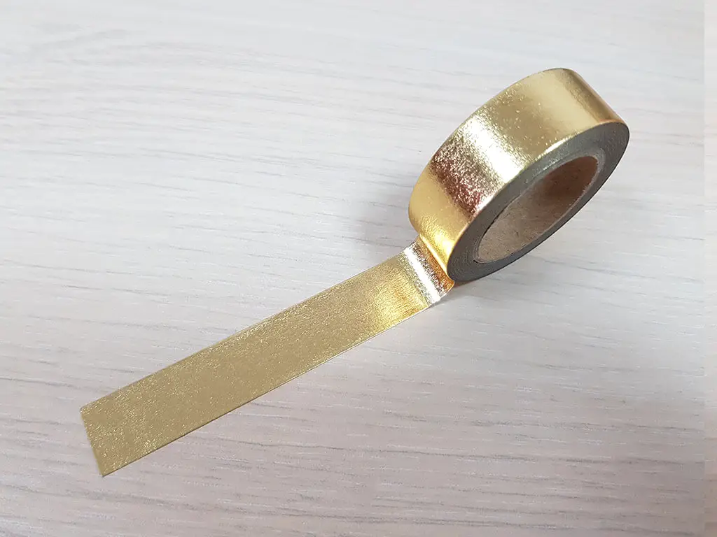 Bandă adezivă Washi Tape, Folina, efect metalic auriu, dimensiune bandă 15 mm lăţime x 10 m lungime