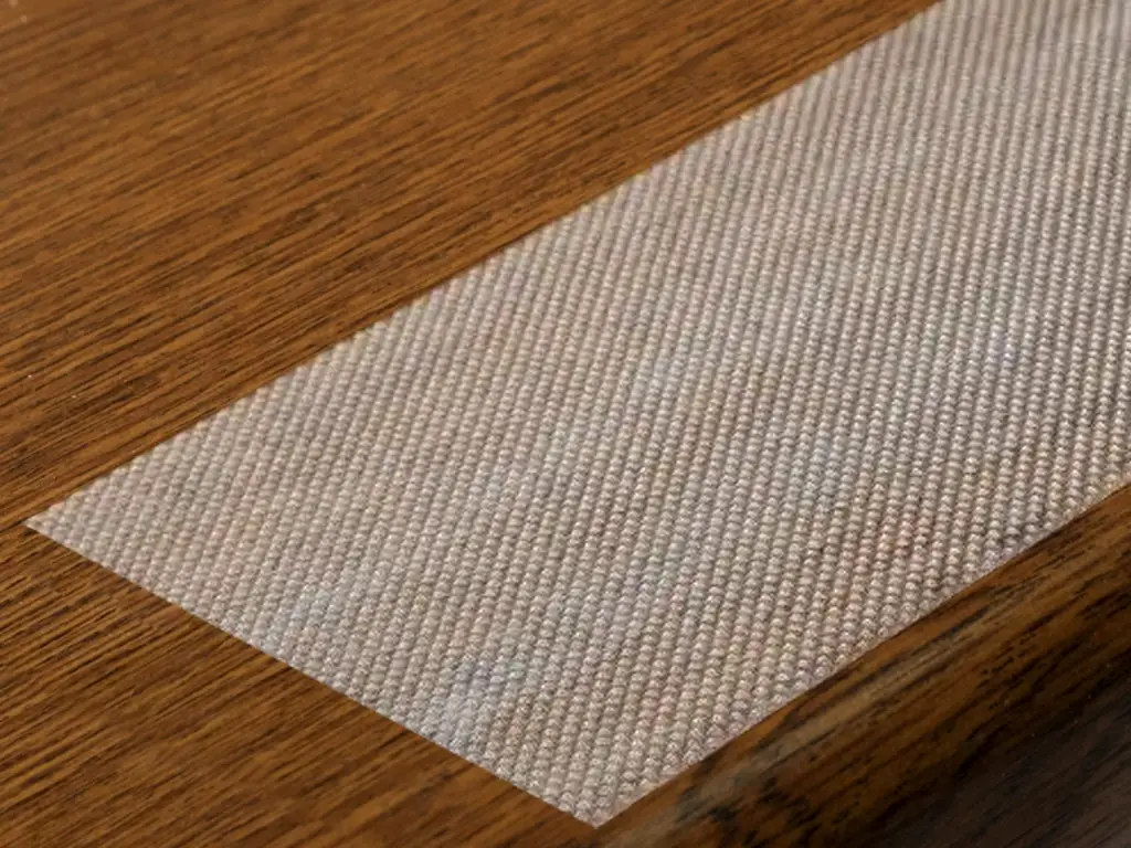 Bandă antiderapantă autoadezivă pentru scări, cadă sau duș, transparentă, rolă 2,5 cm x 100 cm