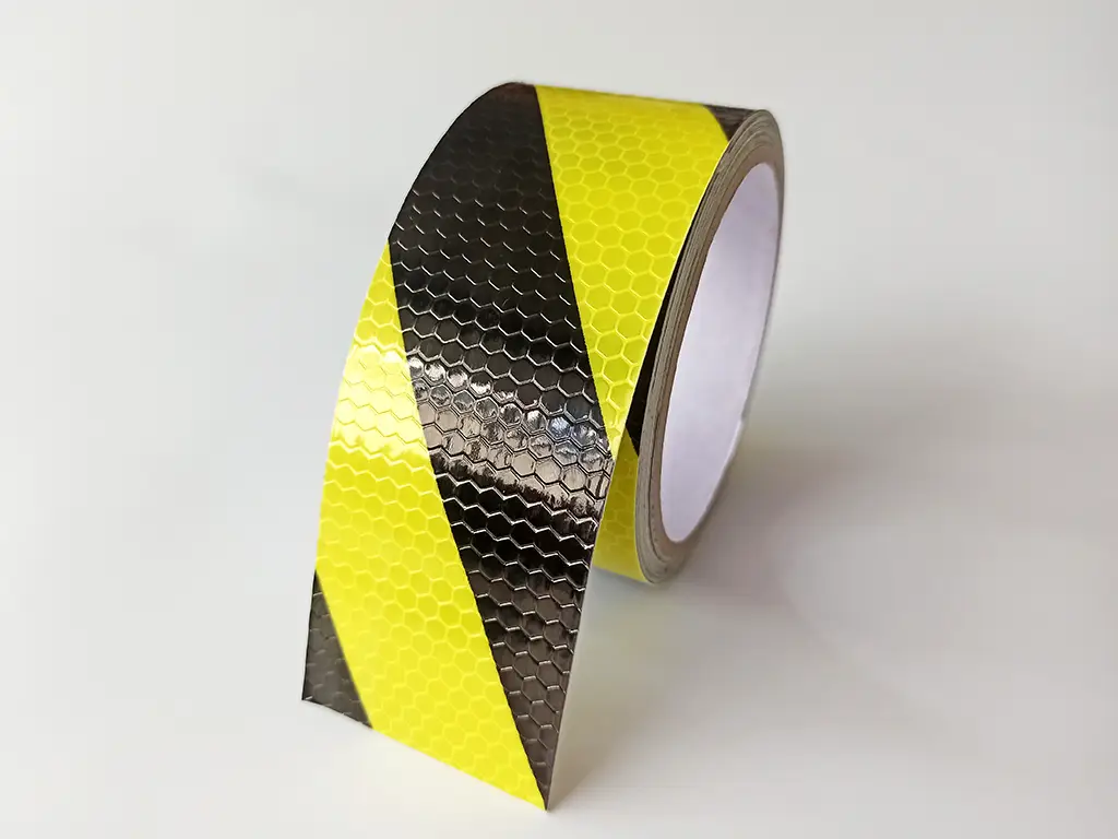 Bandă reflectorizantă autoadezivă de marcaj contur galben-negru pentru siguranța rutieră, rolă 5 cm x 5 m